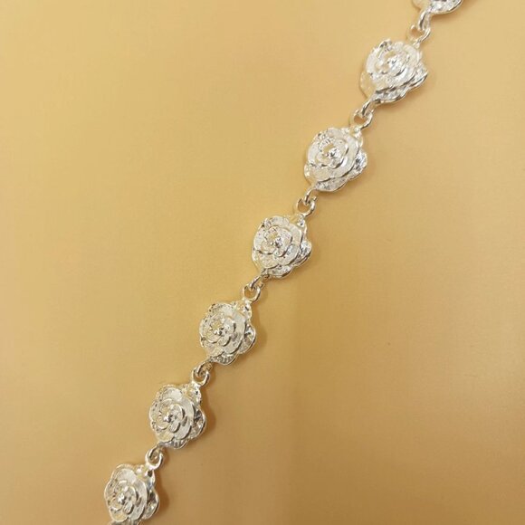 9" Sterling Silver Plated Big Flowers Bracelet with Extender - Picture 2 of 4